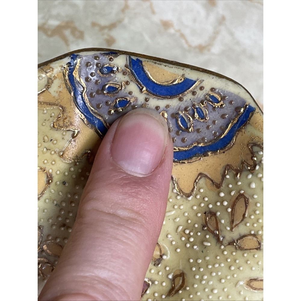 Vintage Chinese Moriage Pottery Decorative Plate w Wavy Edge 10" Wide - Picture 10 of 12